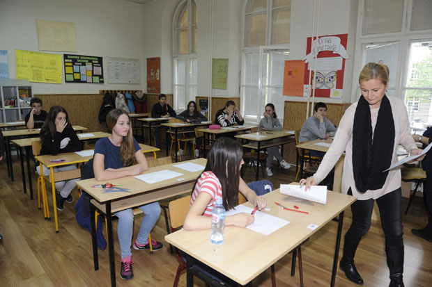 ОСМАЦИ ПОЛАГАЛИ ПРОБНИ ИСПИТ: Математика осредње тешка